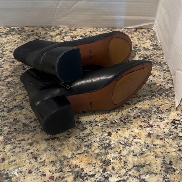 Vionic Kamryn Black Leather Ankle Boots - Picture 3 of 5